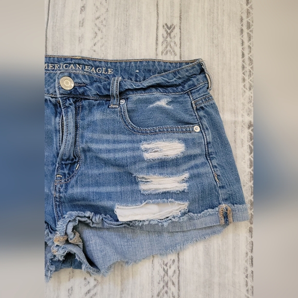American Eagle Tomgirl distressed shortie jean shorts Size 10 - Picture 2 of 16